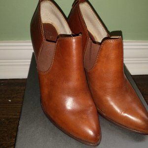FRYE Remy Slip-On Ankle Bootie in Redwood